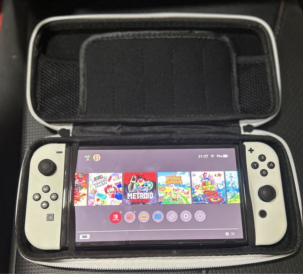 Nintendo Switch Oled, 4 джойкона и чехол