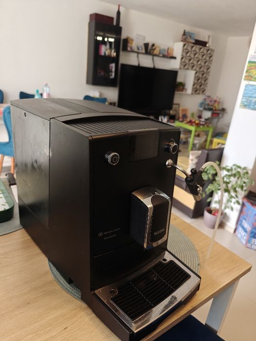 Espressor automat Nivona cu functie de spumare lapte si capucino