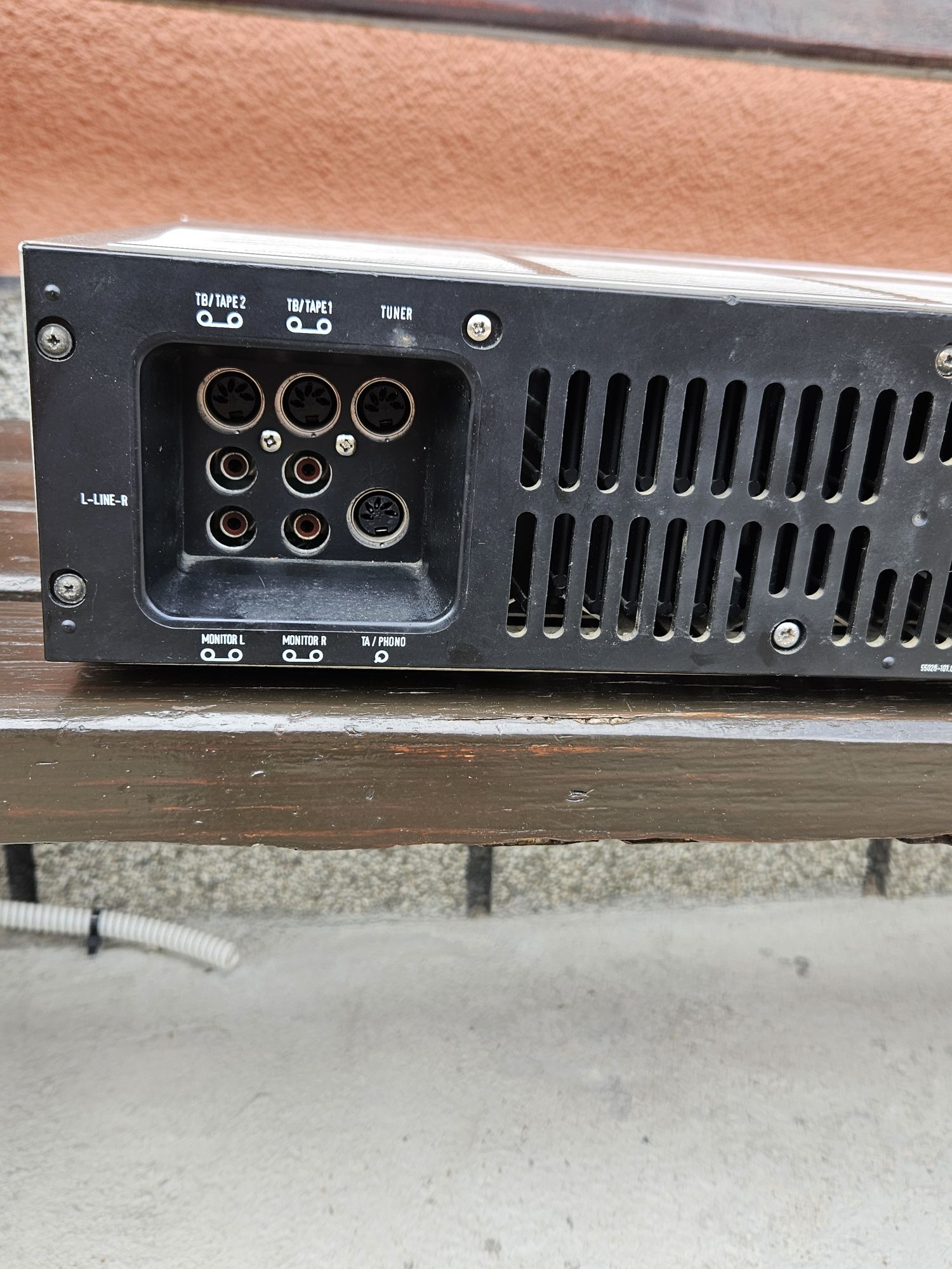 Усилвател Grundig V 2000