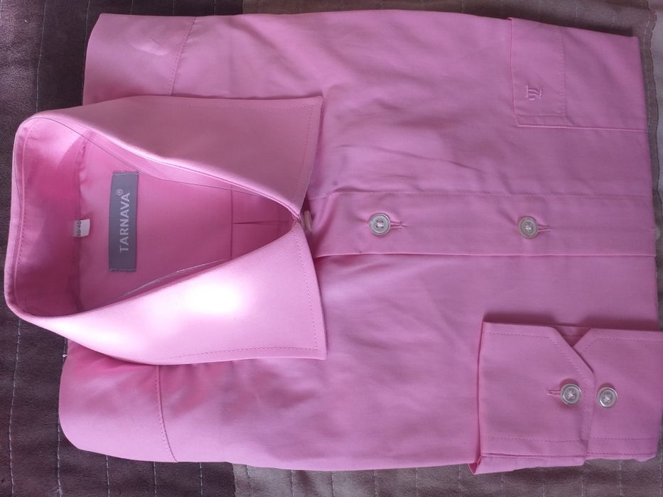 Cămăși noi cu eticheta