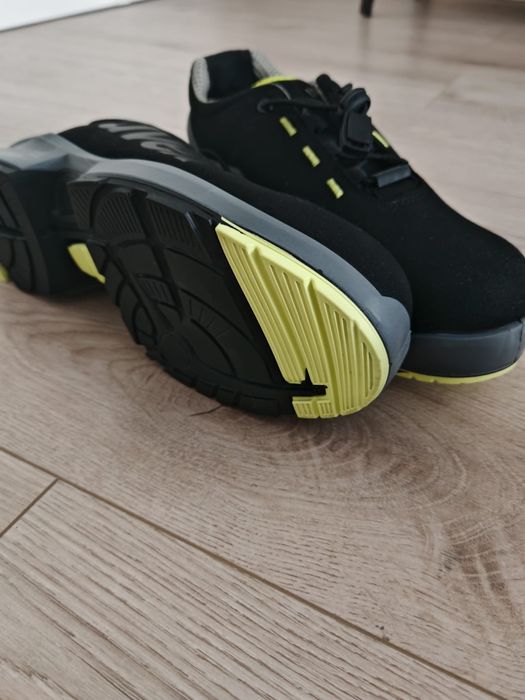 Pantofi de protective uvex s2  marimea 39