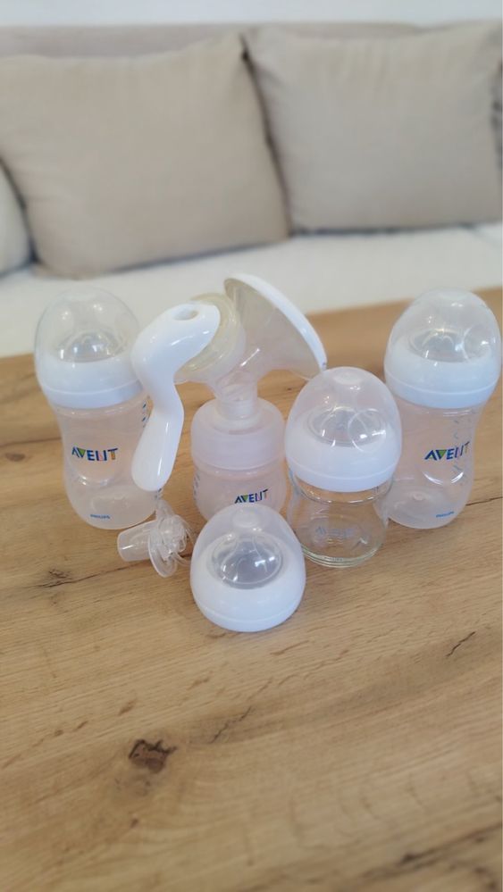 Стерилизатор Phillips Avent с пълен комплект шишета и помпа за кърма