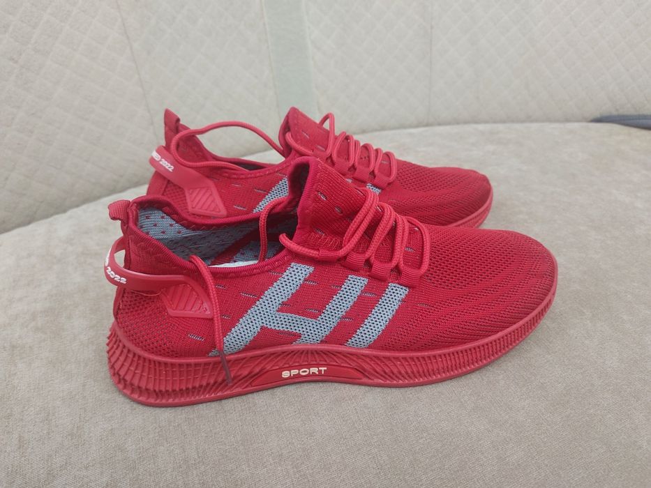 Продам мужские кроссовки