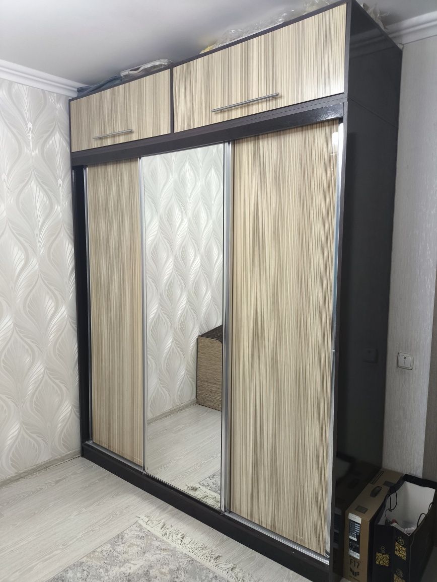 Шкаф-купе 1.9х2.4 метра