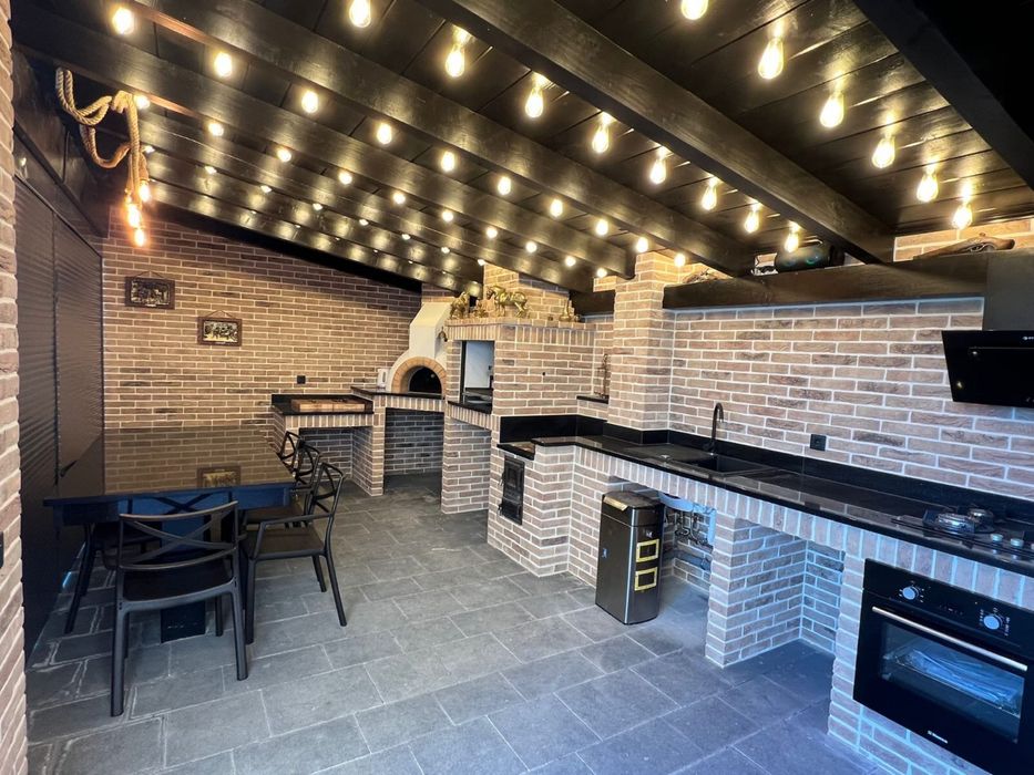 Lucrari din Caramida aparenta, fatade, garduri, foisoare,