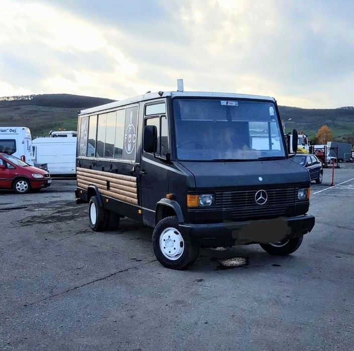 Vand Foodtruck Mercedes Benz