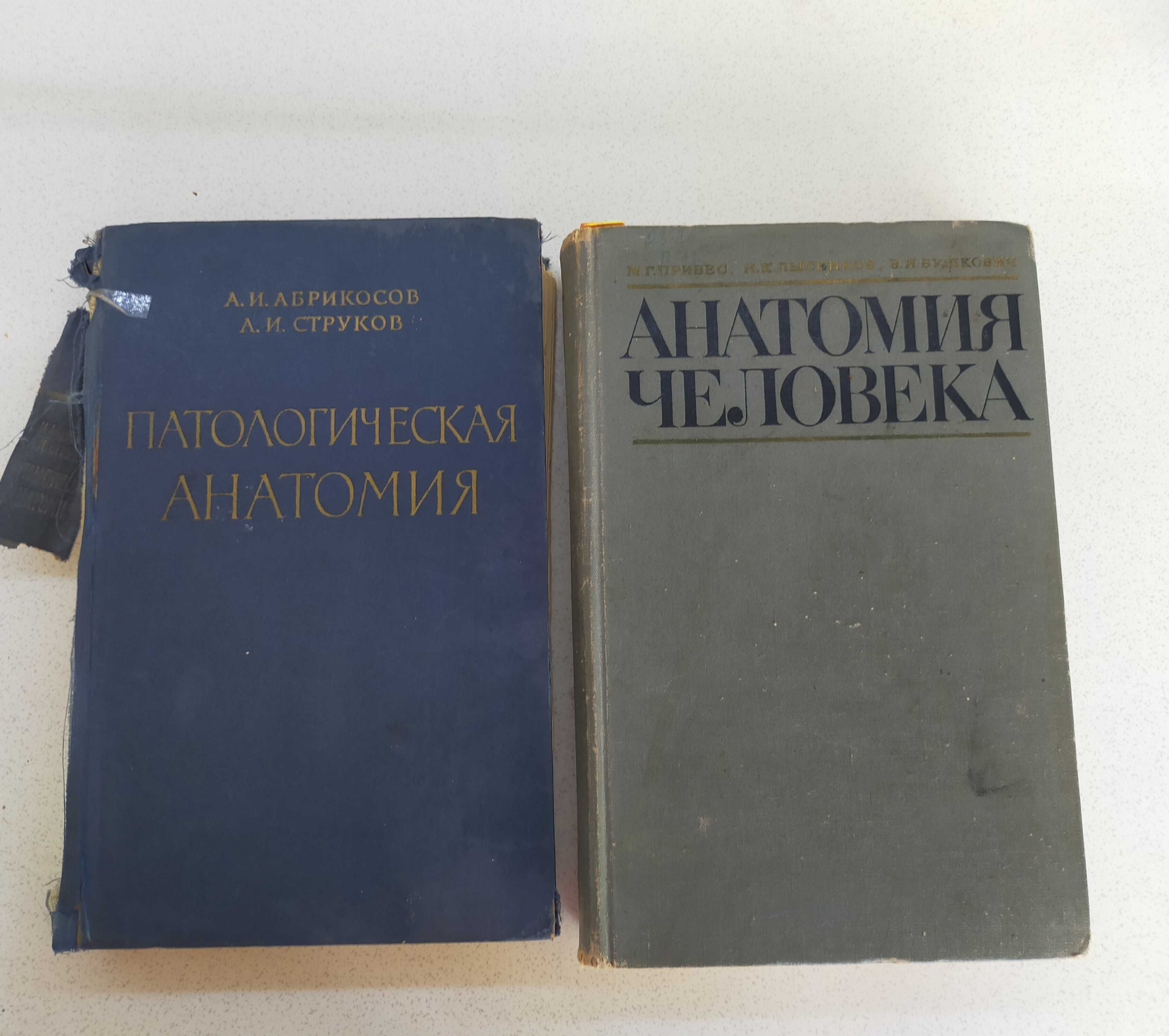 Продаются энциклопедии, словари и другая литература