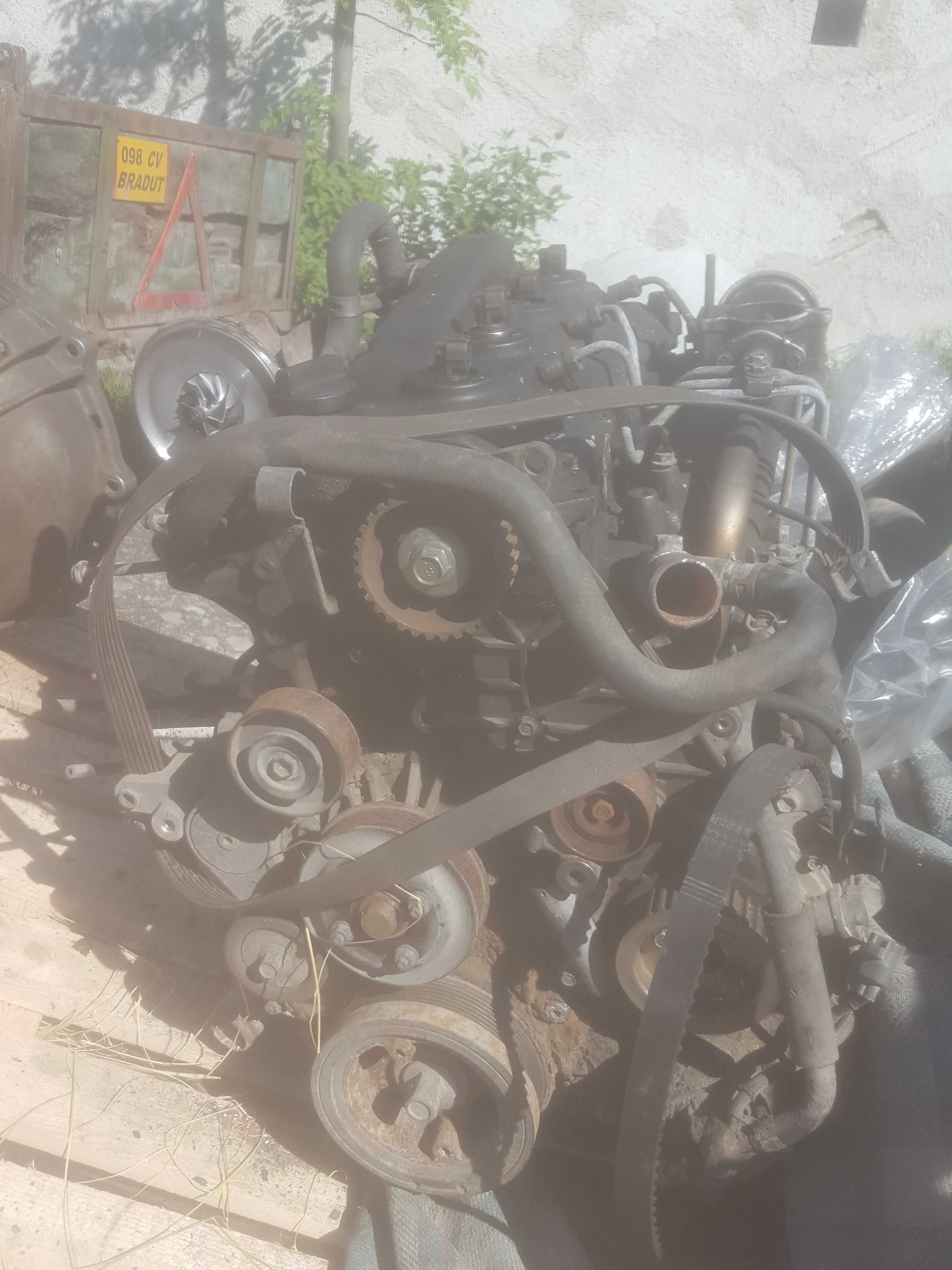 Motor toyota hilux 102 cp 2004 si cutie de viteze