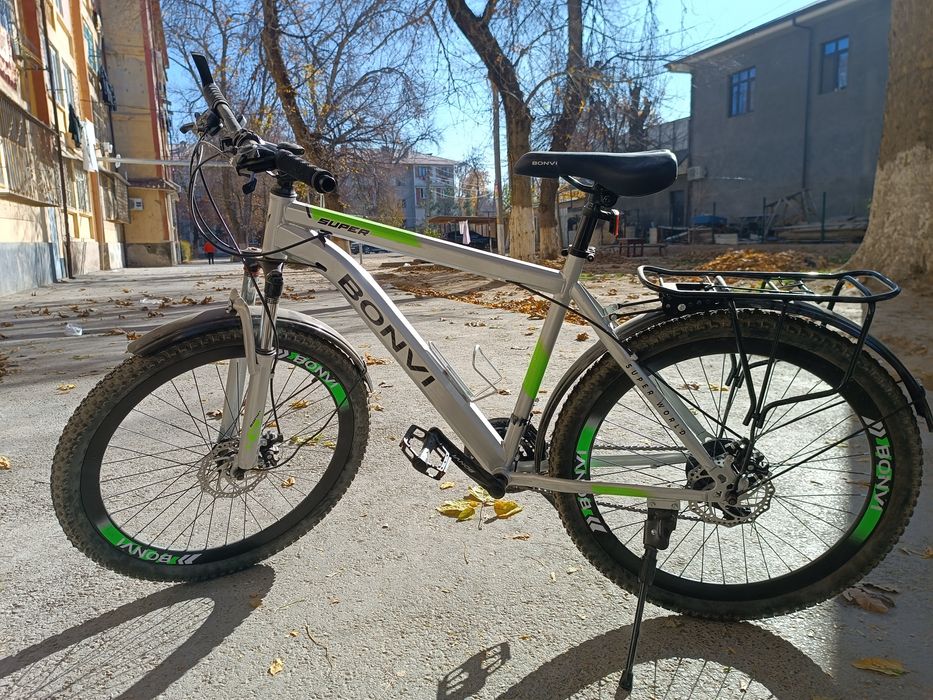 Velik yaxshi bir marta yurilgan qilifi va suv idishlari bn beriladi.