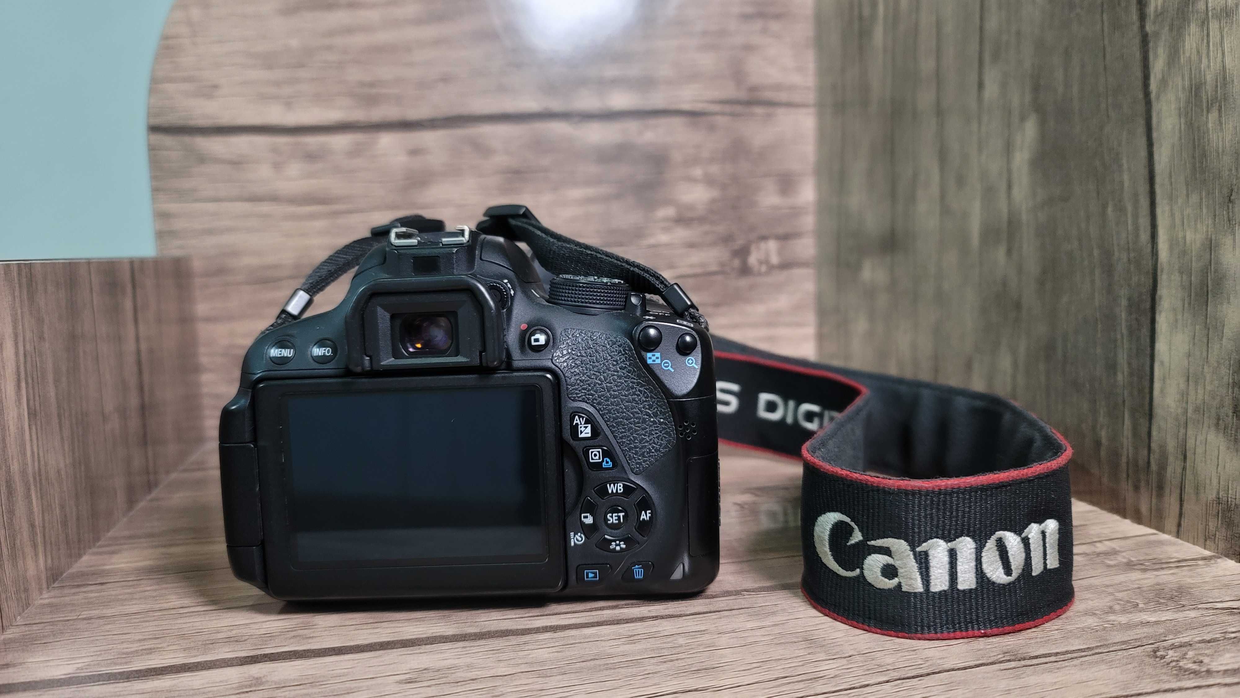 Canon 700D Фотоаппарат, 18-135 STM объектив билан сотилади