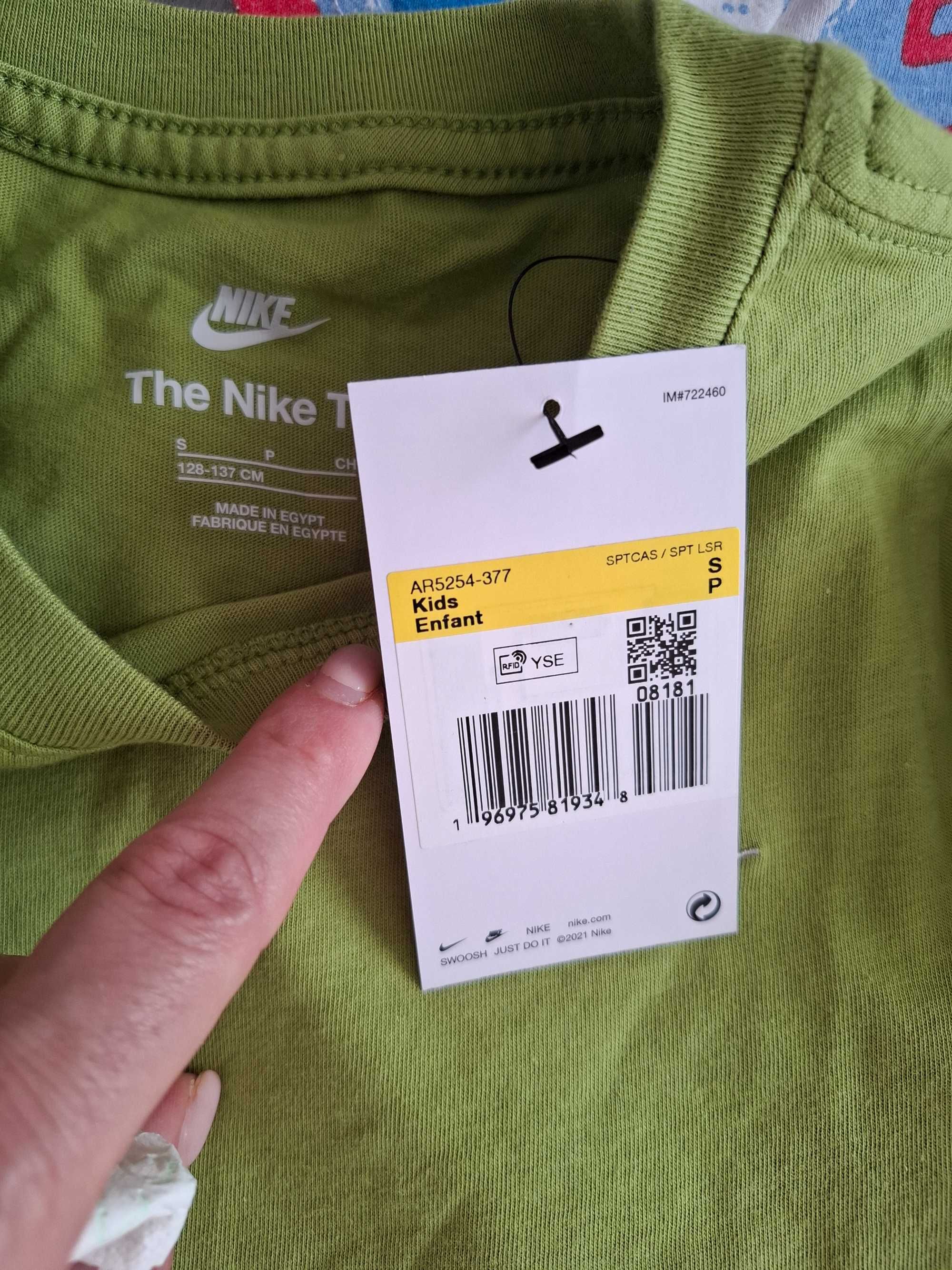 Детски тениски и панталони Nike