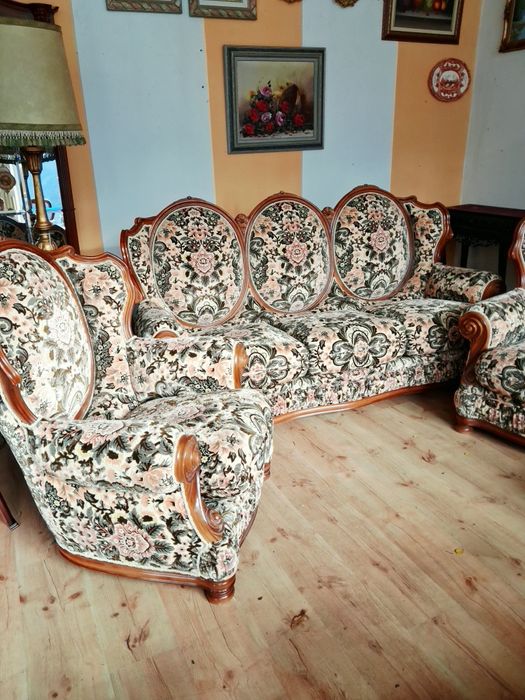 Диван  с  кресла