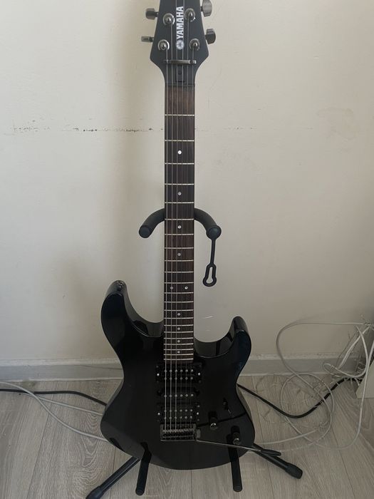 Электрогитара Yamaha RGX121Z BL Black + усилитель  yamaha + подставка