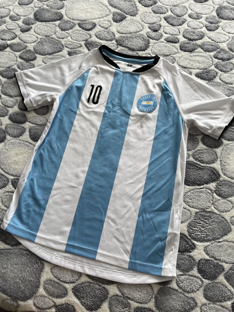 Продавам футболен екип на Аржентина номер 10