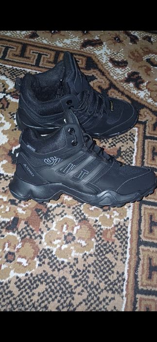 Зимние кроссовки