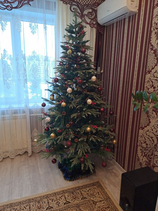 Продам ёлку 2.1  метр