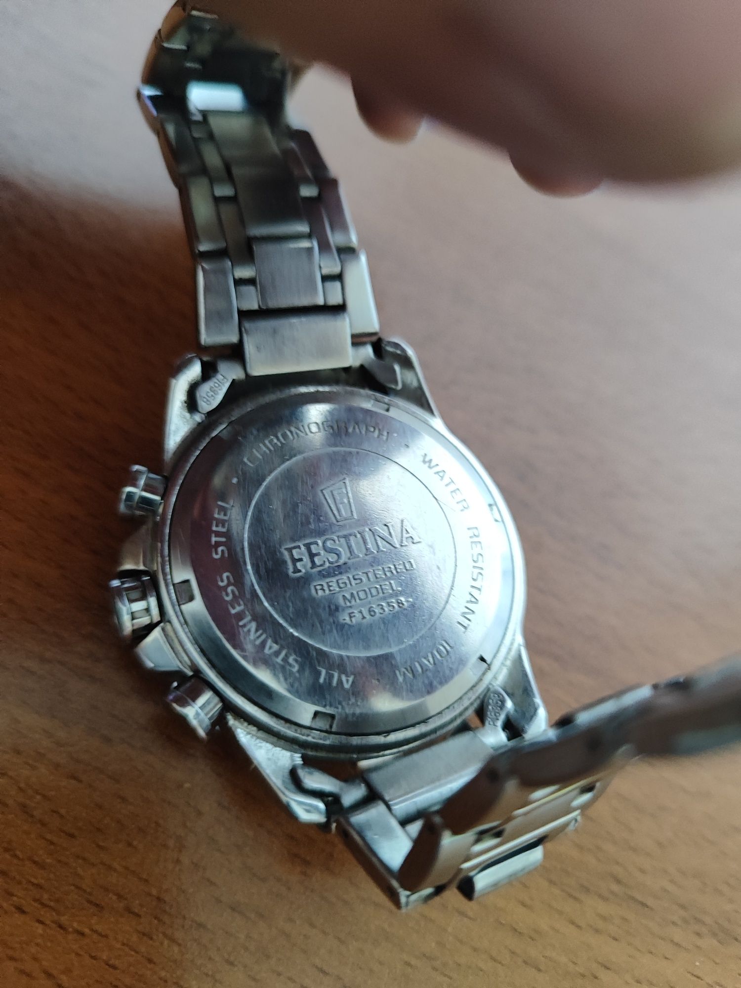 Часовник Festina