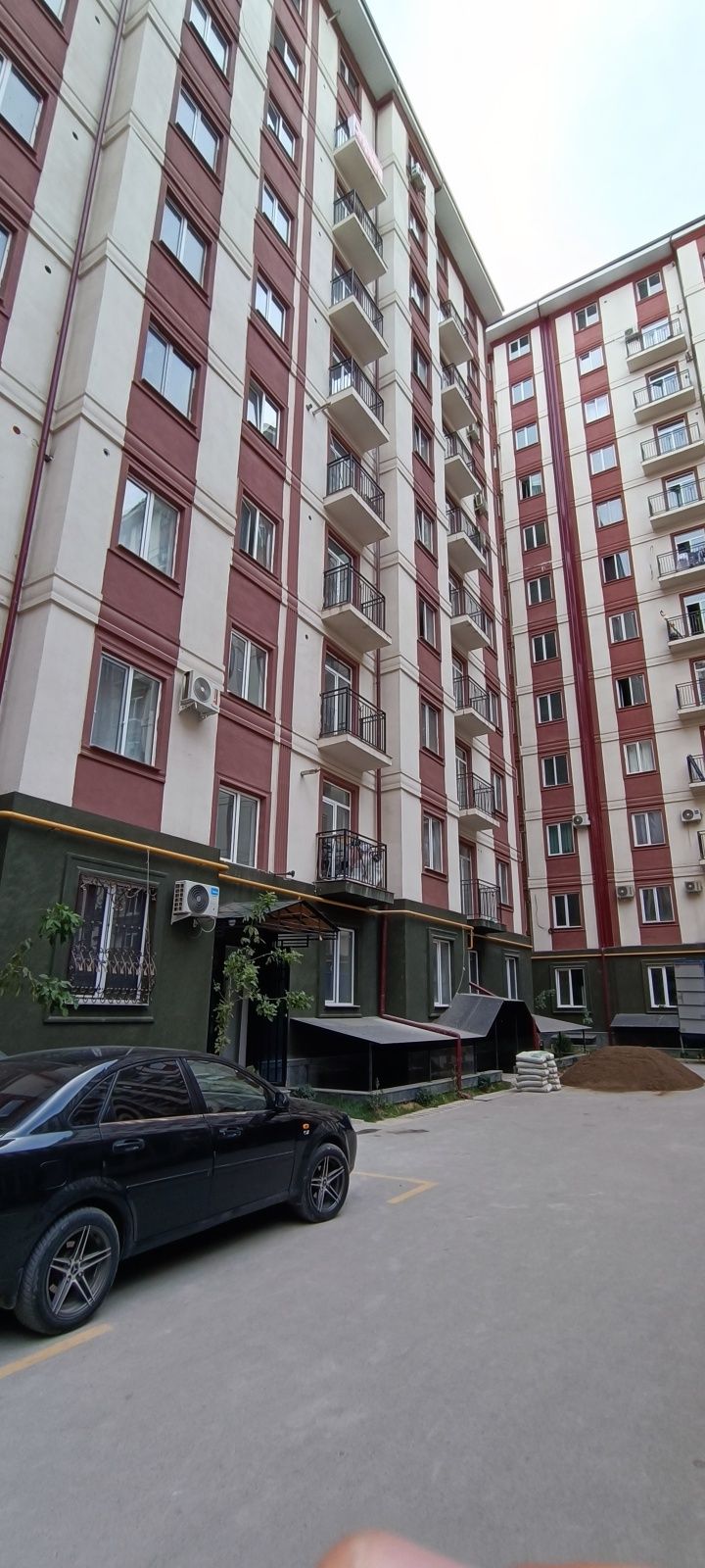 Nice villasda kvartira sotiladi 1 etaj va padval 224 kv