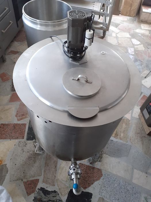 Vând răcitor de lapte PANASONIC de inoxu dublu capacitate 100 de kg.