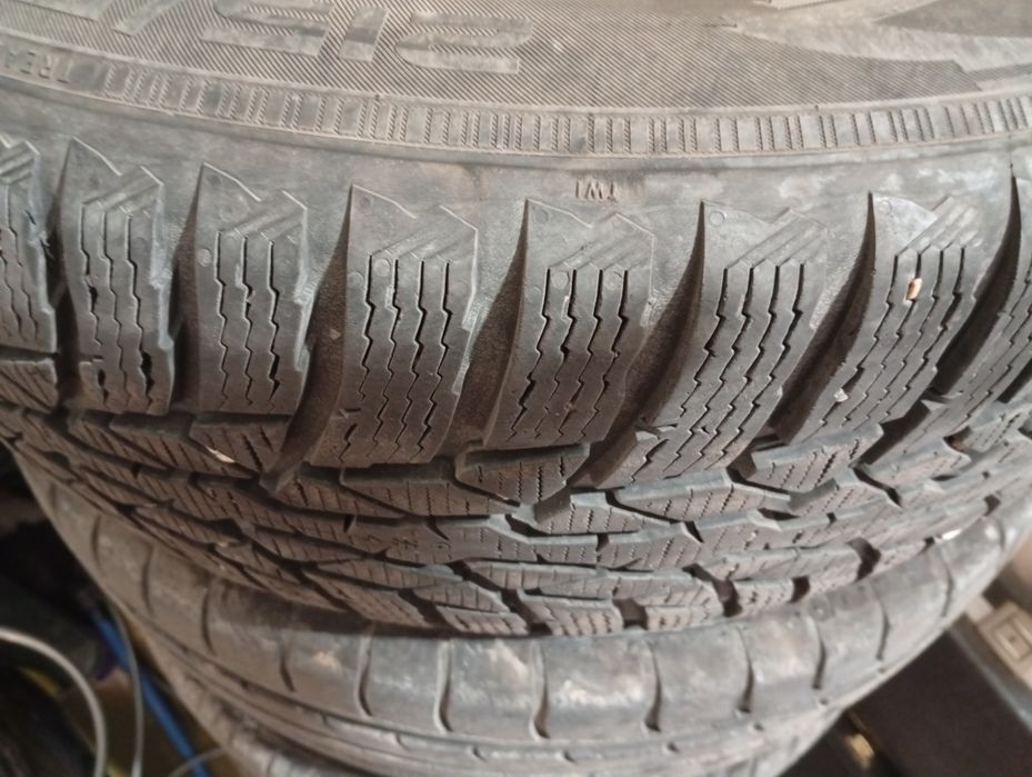 Зимни гуми nokian 215/55/17 2 бр