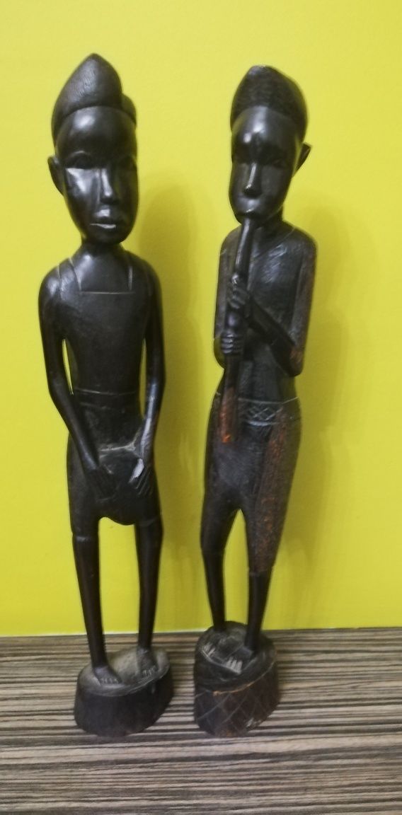 Vând 2 statuete cultura neagră africană