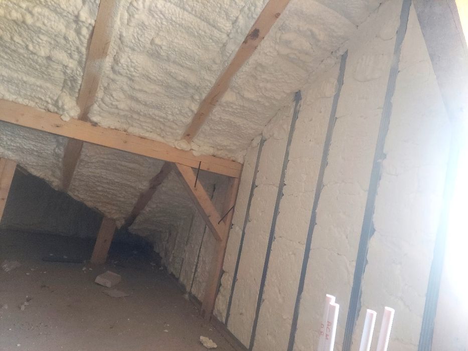 Realizam izolții cu spuma poliuretanică