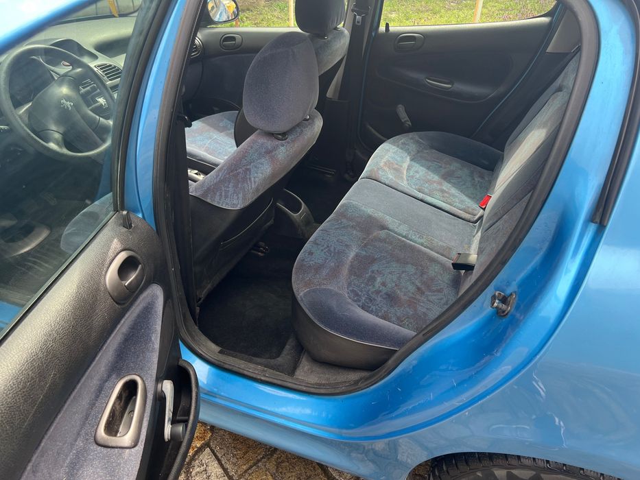 Продавам Peugeot 206