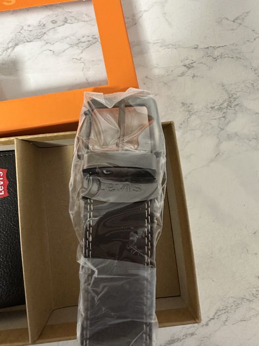 Set Levi’s 2 în 1 – curea și portofel