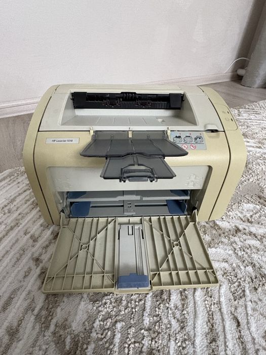 Продам принтер НР1018