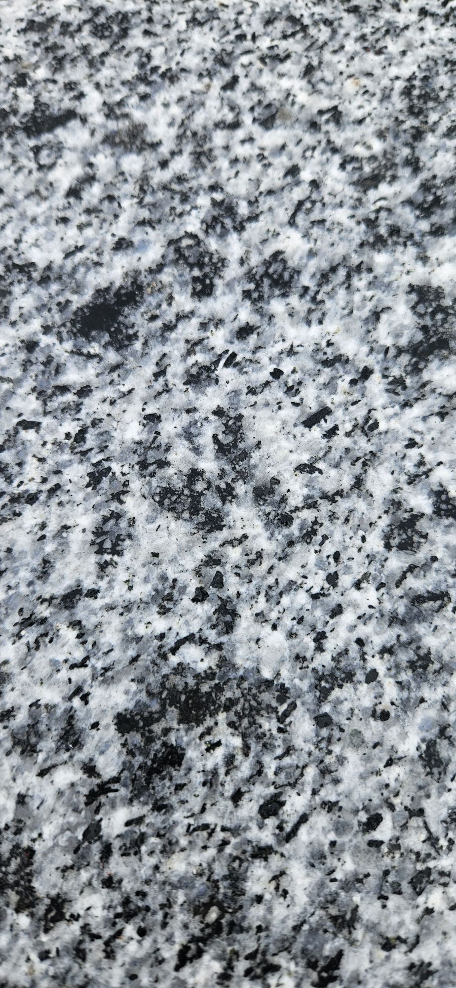 Продавам гранит 60x30х2  термолющен