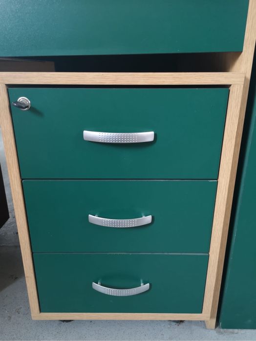 Vand mobila /dulapuri de birou