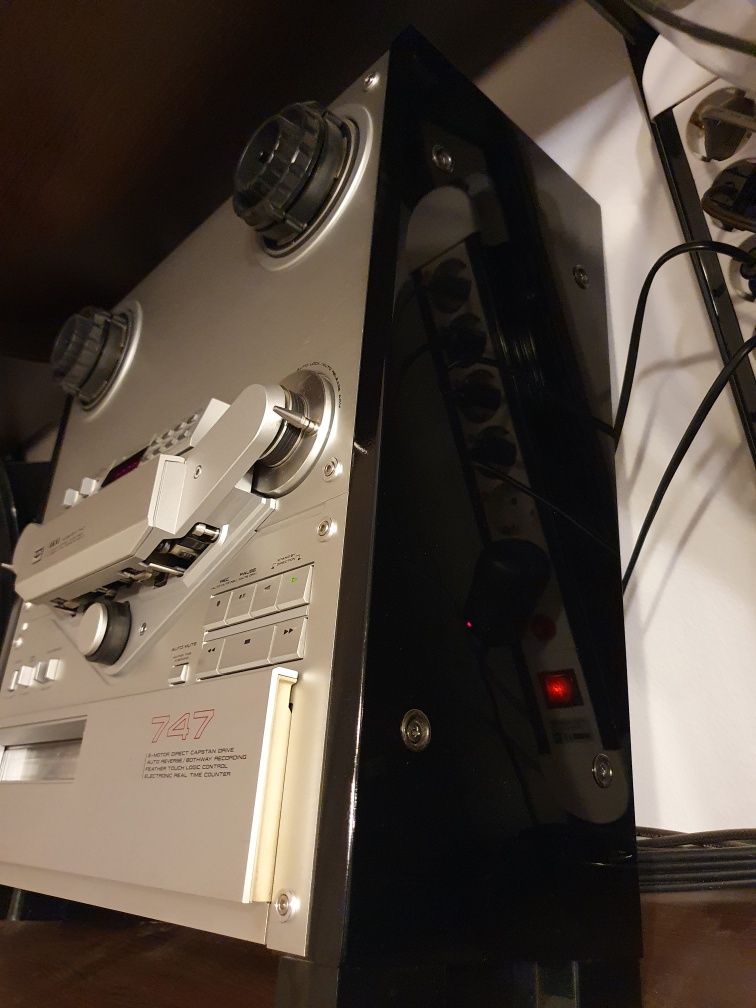 Magnetofon AKAI GX-747 LED Silver (3)