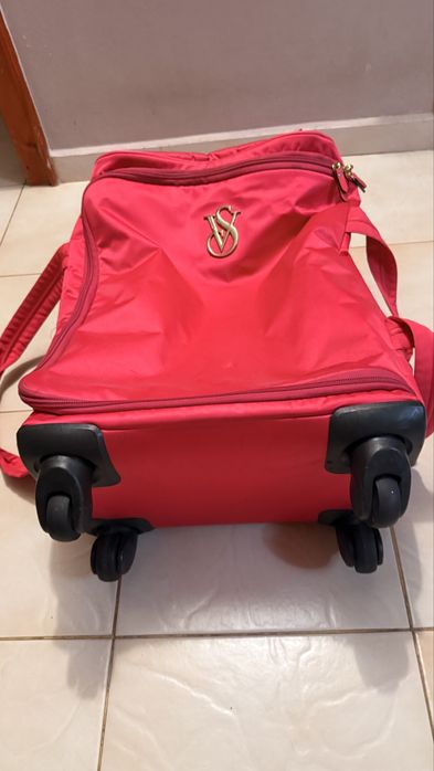 Victoria's secrets куфар сак