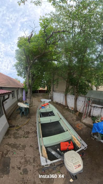 Vând barca aluminiu 4.2 m plus motor 10cp plus peridoc