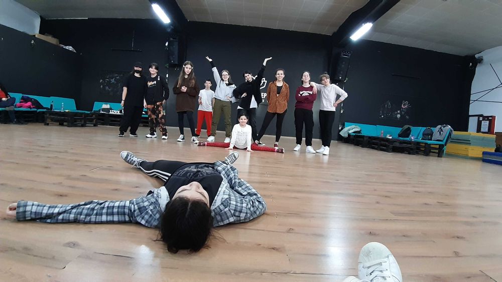 Dance classes for all ages. Cursuri de dans pentru toate varstele!