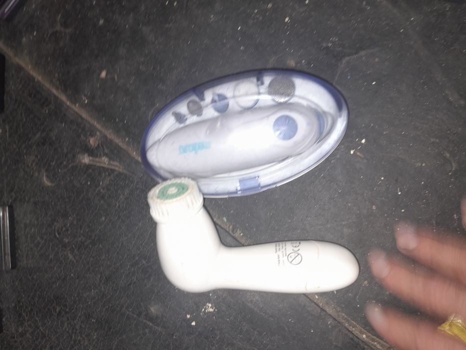 Set manichiura pedichiura și perie faciala,150ron negociabil