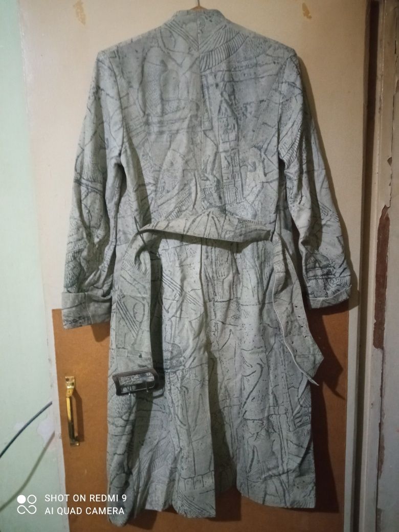 Продам женский кожаный плащ.