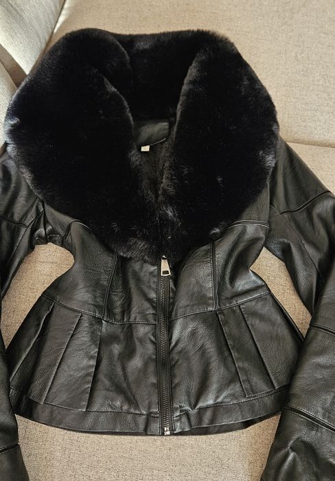 Geacă / jachetă superbă din piele ecologică și îmblănită