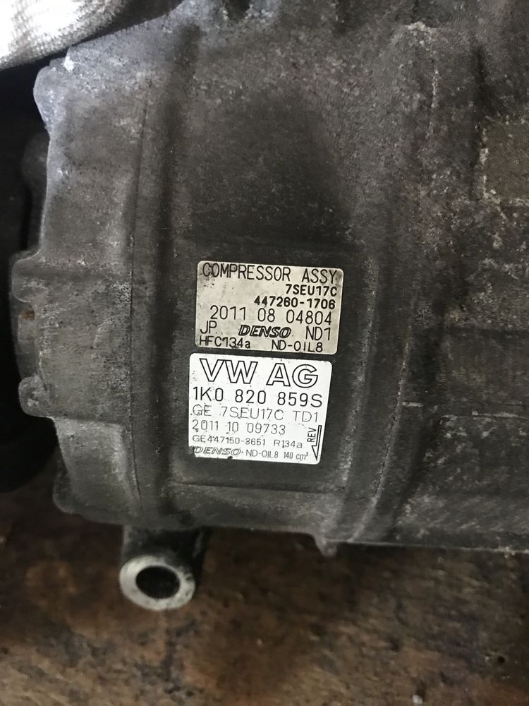 Компресор климатик фолксваген 1.4 метан 1K0 820 859S vw 1.4 cng