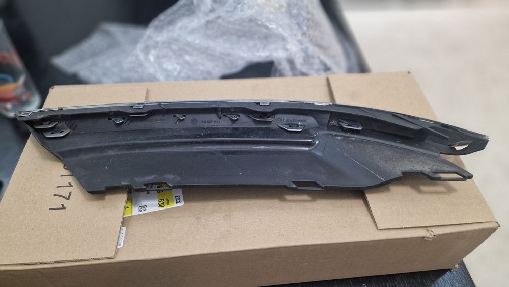 VW Тигуан лайсна над фар лява  2017,18,19,20