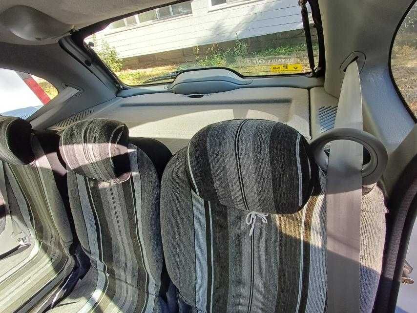 Продавам в много добро състояние кола Renault Scenic 1.6 Бензин 2000г