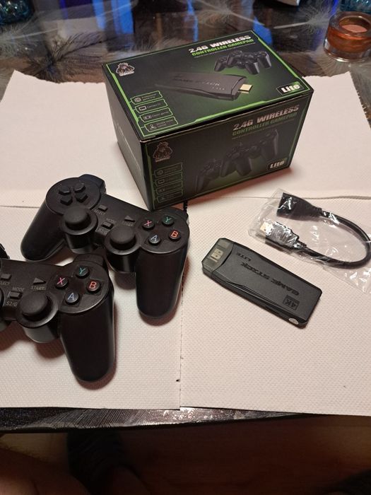 Игра с 2 джойстика и флашка