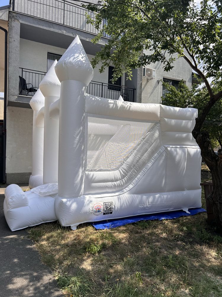Castel cu tobogan gonflabil alb nunta botez
