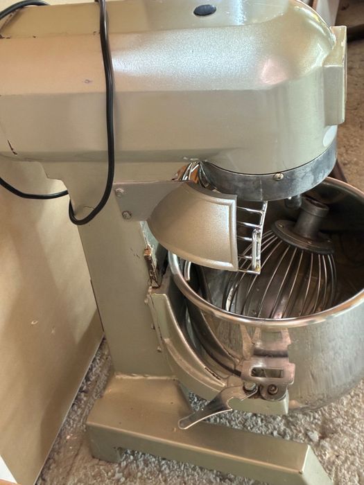 Планетарен миксер за професионална употреба