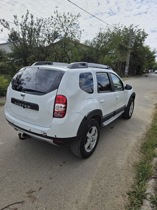 Dacia Duster cutie automata 176000 km. F.ușor avariata si reparata 95%