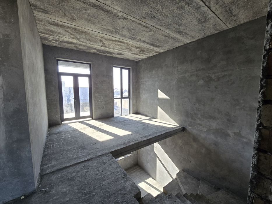 Срочно продаётся 2-этажный  дом