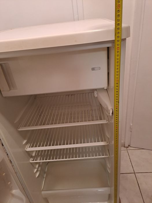 Vand.   frigider Zanussi