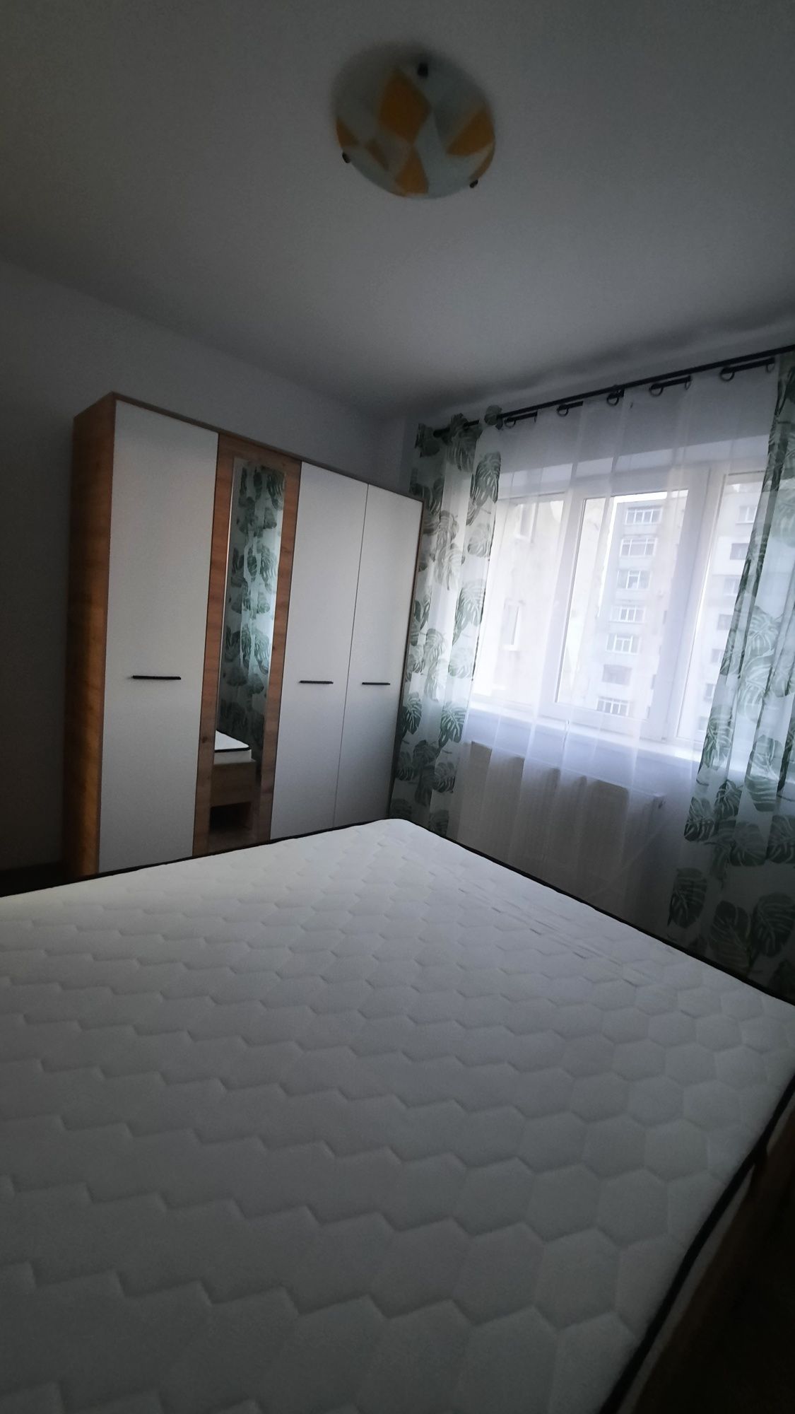 Închiriez apartament