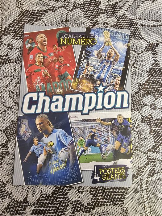 Футболно списание, плакат и карти