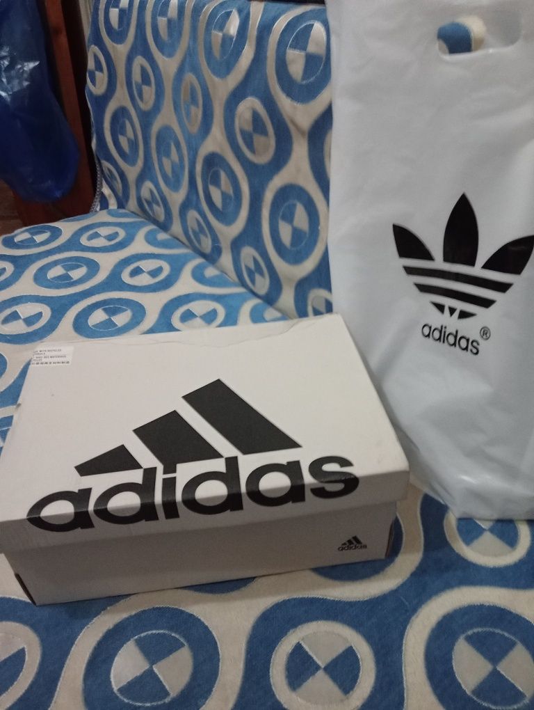 Adidas кроссовки. Оригинал.